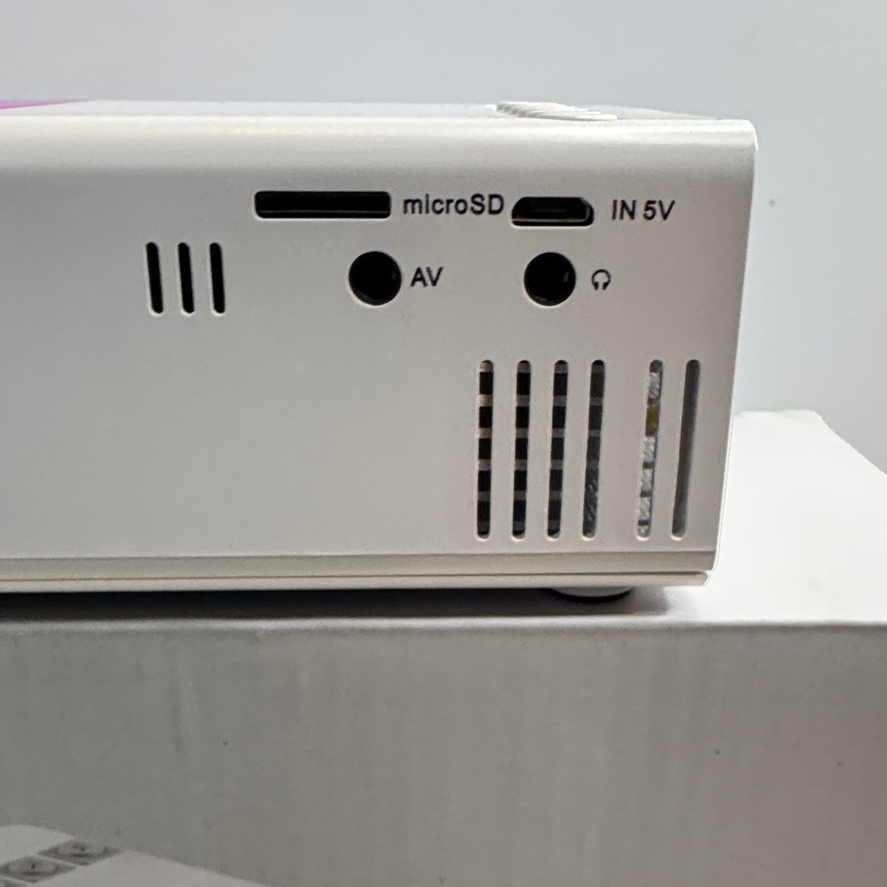 Compact LED Projector - Picture 3 of 5